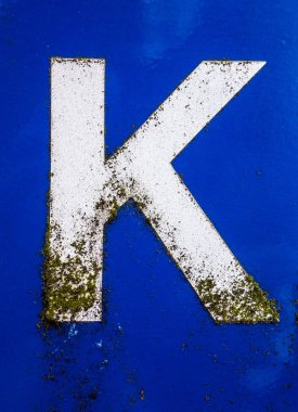 Sıkıntılı Durum Tipografisi ile Yazılan Sözcükler K Harfi Bulundu