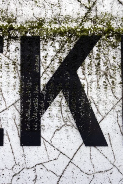 Sıkıntılı Durum Tipografisi ile Yazılan Sözcükler K Harfi Bulundu