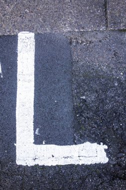 Sıkıntılı Durum Tipografisi ile Yazılan Sözcükler Bulundu L Harfi