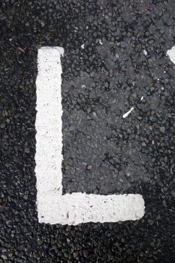 Sıkıntılı Durum Tipografisi ile Yazılan Sözcükler Bulundu L Harfi