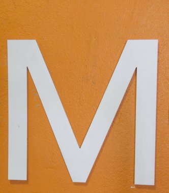 Sıkıntılı Durum Tipografisi ile Yazılan Sözcükler M Harfi Bulundu