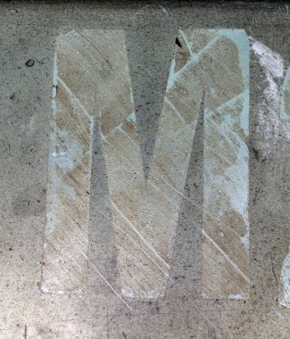 Sıkıntılı Durum Tipografisi ile Yazılan Sözcükler M Harfi Bulundu