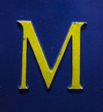 Sıkıntılı Durum Tipografisi ile Yazılan Sözcükler M Harfi Bulundu