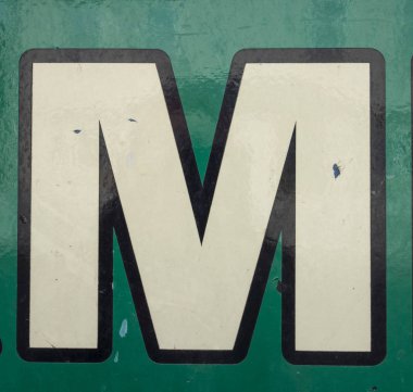 Sıkıntılı Durum Tipografisi ile Yazılan Sözcükler M Harfi Bulundu