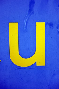 Sıkıntılı Durum Tipografisi ile Yazılan Sözcükler U Harfi Bulundu
