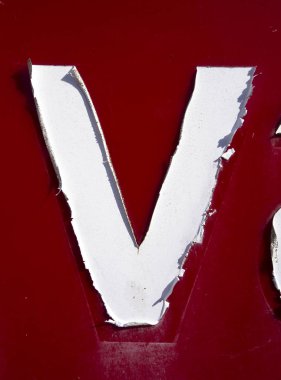 Sıkıntılı Durum Tipografisi ile Yazılan Sözcükler V Harfi Bulundu