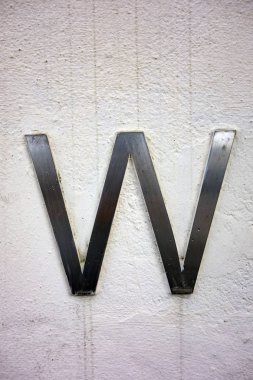 Sıkıntılı Durum Tipografisi ile Yazılan Sözcükler W Harfi Bulundu