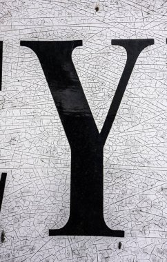 Sıkıntılı Durum Tipografisi ile Yazılan Kelimeler Y Harfi Bulundu