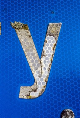 Sıkıntılı Durum Tipografisi ile Yazılan Kelimeler Y Harfi Bulundu