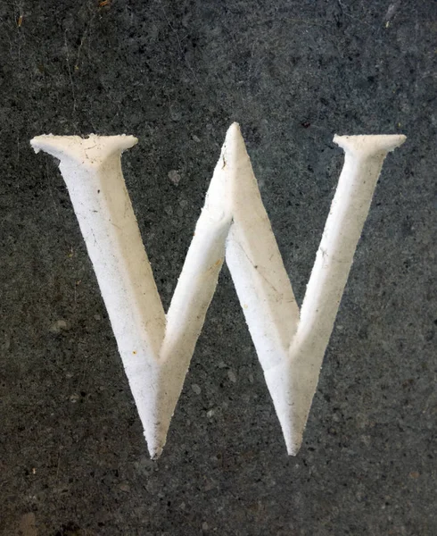 Sıkıntılı Durum Tipografisi ile Yazılan Sözcükler W Harfi Bulundu