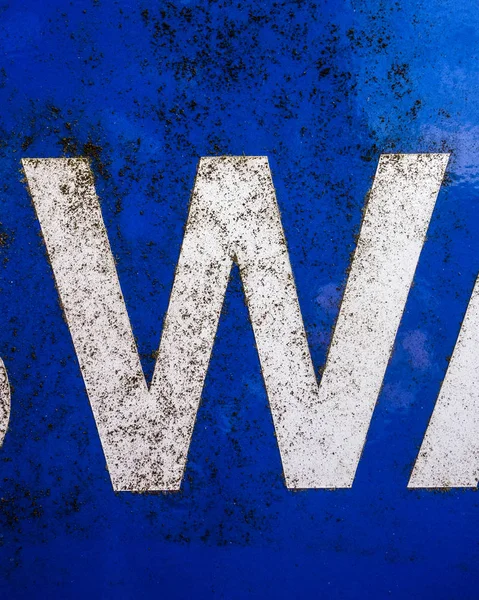 Sıkıntılı Durum Tipografisi ile Yazılan Sözcükler W Harfi Bulundu