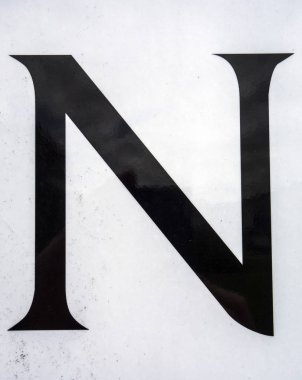 Sıkıntılı Durum Tipografisi ile Yazılan Sözcükler Bulundu N Harfi