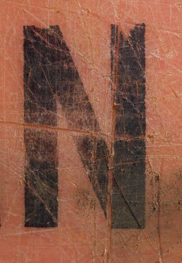 Sıkıntılı Durum Tipografisi ile Yazılan Sözcükler Bulundu N Harfi