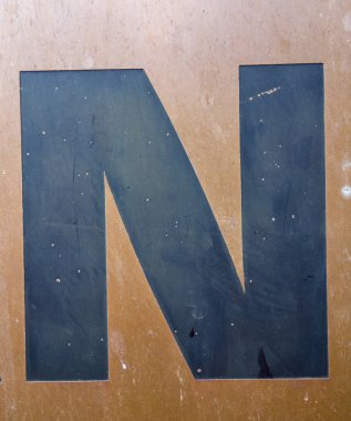 Sıkıntılı Durum Tipografisi ile Yazılan Sözcükler Bulundu N Harfi