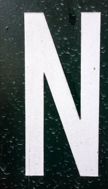 Sıkıntılı Durum Tipografisi ile Yazılan Sözcükler Bulundu N Harfi