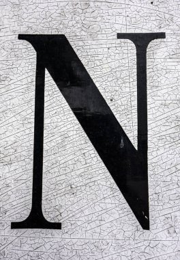 Sıkıntılı Durum Tipografisi ile Yazılan Sözcükler Bulundu N Harfi