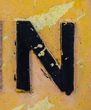 Sıkıntılı Durum Tipografisi ile Yazılan Sözcükler Bulundu N Harfi