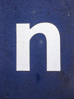 Sıkıntılı Durum Tipografisi ile Yazılan Sözcükler Bulundu N Harfi