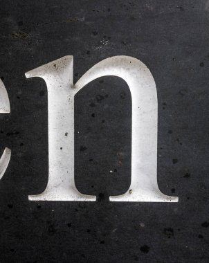 Sıkıntılı Durum Tipografisi ile Yazılan Sözcükler Bulundu N Harfi