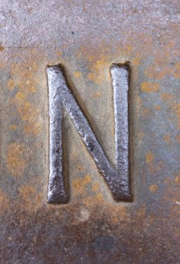 Sıkıntılı Durum Tipografisi ile Yazılan Sözcükler Bulundu N Harfi