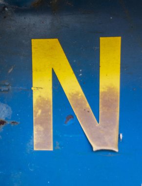 Sıkıntılı Durum Tipografisi ile Yazılan Sözcükler Bulundu N Harfi