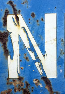 Sıkıntılı Durum Tipografisi ile Yazılan Sözcükler Bulundu N Harfi