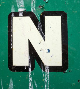 Sıkıntılı Durum Tipografisi ile Yazılan Sözcükler Bulundu N Harfi