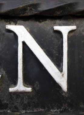 Sıkıntılı Durum Tipografisi ile Yazılan Sözcükler Bulundu N Harfi