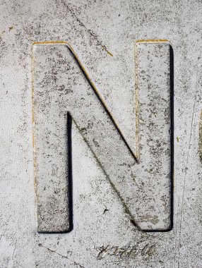 Sıkıntılı Durum Tipografisi ile Yazılan Sözcükler Bulundu N Harfi