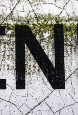 Sıkıntılı Durum Tipografisi ile Yazılan Sözcükler Bulundu N Harfi