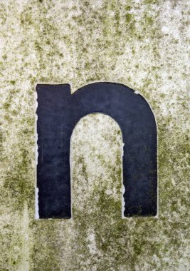 Sıkıntılı Durum Tipografisi ile Yazılan Sözcükler Bulundu N Harfi