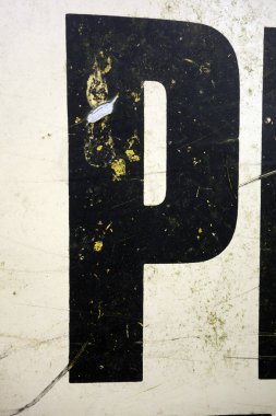 Sıkıntılı Durum Tipografisi ile Yazılan Sözcükler Bulundu P Harfi