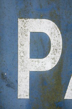 Sıkıntılı Durum Tipografisi ile Yazılan Sözcükler Bulundu P Harfi