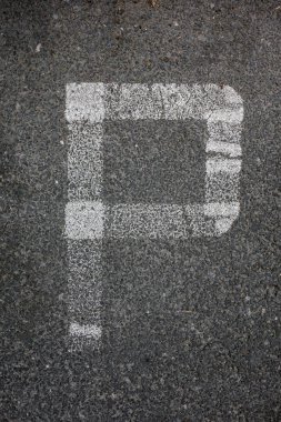 Sıkıntılı Durum Tipografisi ile Yazılan Sözcükler Bulundu P Harfi