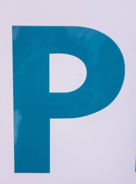 Sıkıntılı Durum Tipografisi ile Yazılan Sözcükler Bulundu P Harfi