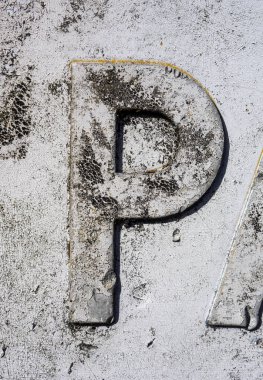 Sıkıntılı Durum Tipografisi ile Yazılan Sözcükler Bulundu P Harfi