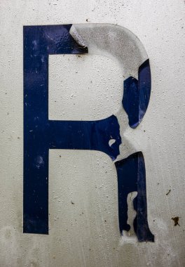 Sıkıntılı Durum Tipografisi ile Yazılan Sözcükler R Harfi Bulundu