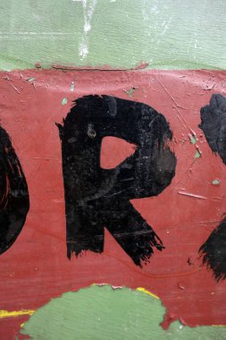 Sıkıntılı Durum Tipografisi ile Yazılan Sözcükler R Harfi Bulundu