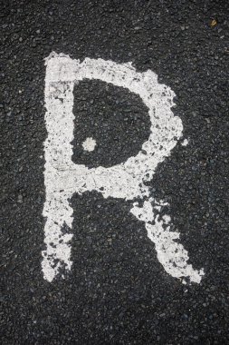 Sıkıntılı Durum Tipografisi ile Yazılan Sözcükler R Harfi Bulundu