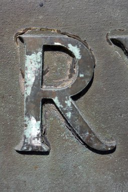 Sıkıntılı Durum Tipografisi ile Yazılan Sözcükler R Harfi Bulundu