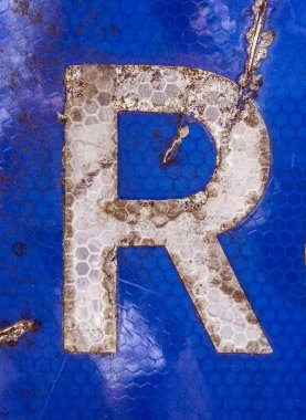 Sıkıntılı Durum Tipografisi ile Yazılan Sözcükler R Harfi Bulundu