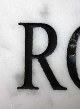 Sıkıntılı Durum Tipografisi ile Yazılan Sözcükler R Harfi Bulundu