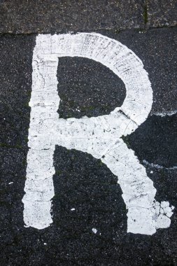 Sıkıntılı Durum Tipografisi ile Yazılan Sözcükler R Harfi Bulundu