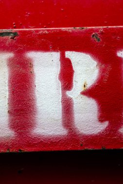 Sıkıntılı Durum Tipografisi ile Yazılan Sözcükler R Harfi Bulundu