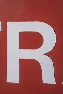 Sıkıntılı Durum Tipografisi ile Yazılan Sözcükler R Harfi Bulundu