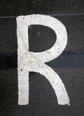 Sıkıntılı Durum Tipografisi ile Yazılan Sözcükler R Harfi Bulundu