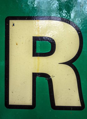 Sıkıntılı Durum Tipografisi ile Yazılan Sözcükler R Harfi Bulundu