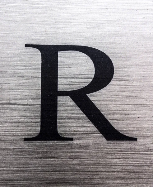 遇险状态下的书写字体发现字母R — 图库照片