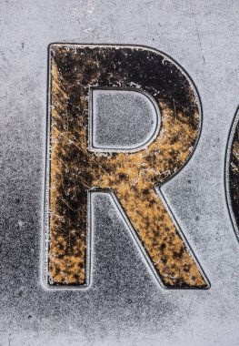 Sıkıntılı Durum Tipografisi ile Yazılan Sözcükler R Harfi Bulundu