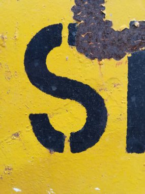 Sıkıntılı Durum Tipografisi ile Yazılan Sözcükler S Harfi Bulundu